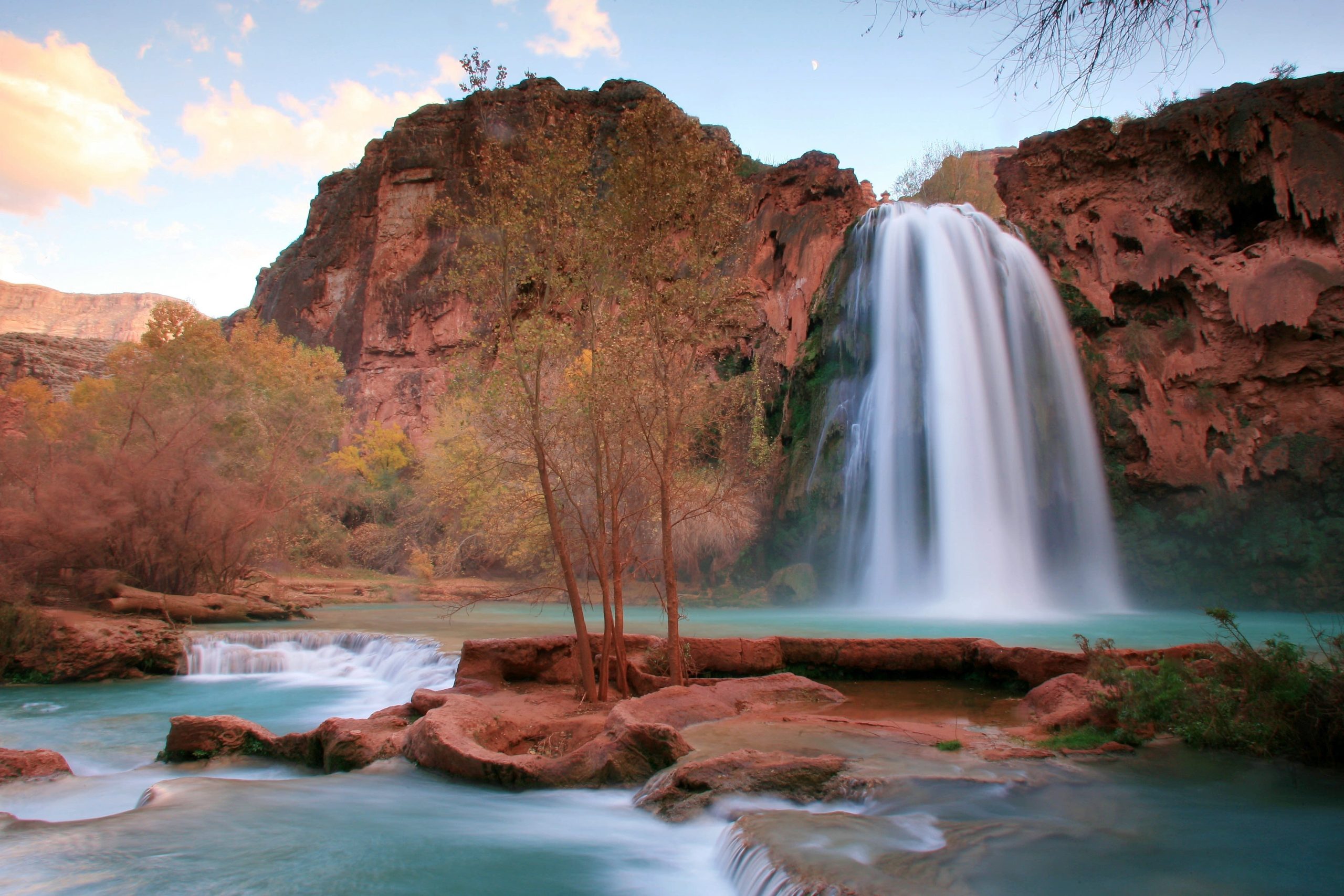 Weeping Rock: Utah’s Delicate Waterfall post thumbnail image